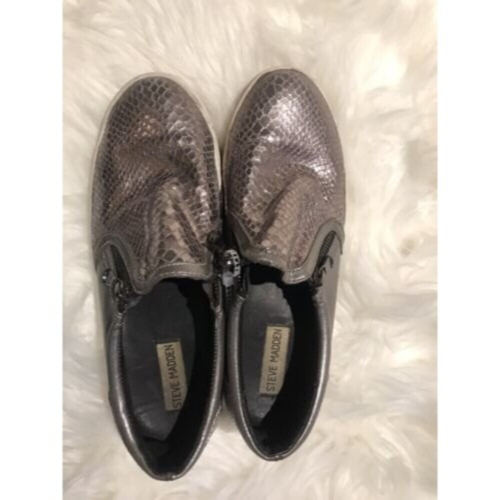 EUC STEVE MADDEN Excreux Slipon Sneakers Snakeskin Metallic Silver sz 8
